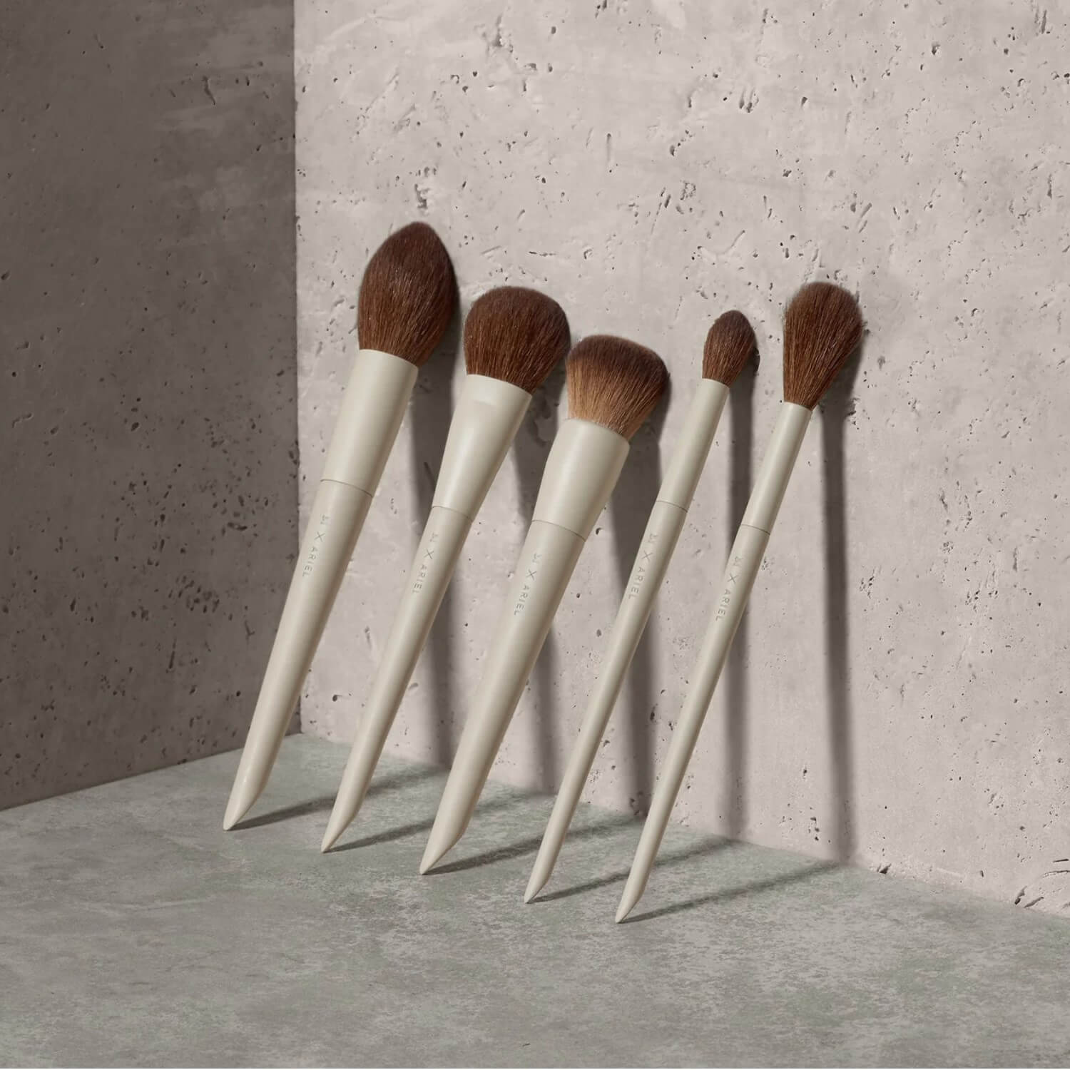 MORPHE X ARIEL SIGNATURE FACE 5-PIECE FACE BRUSH SET (SET DE BROCHAS FACIALES)